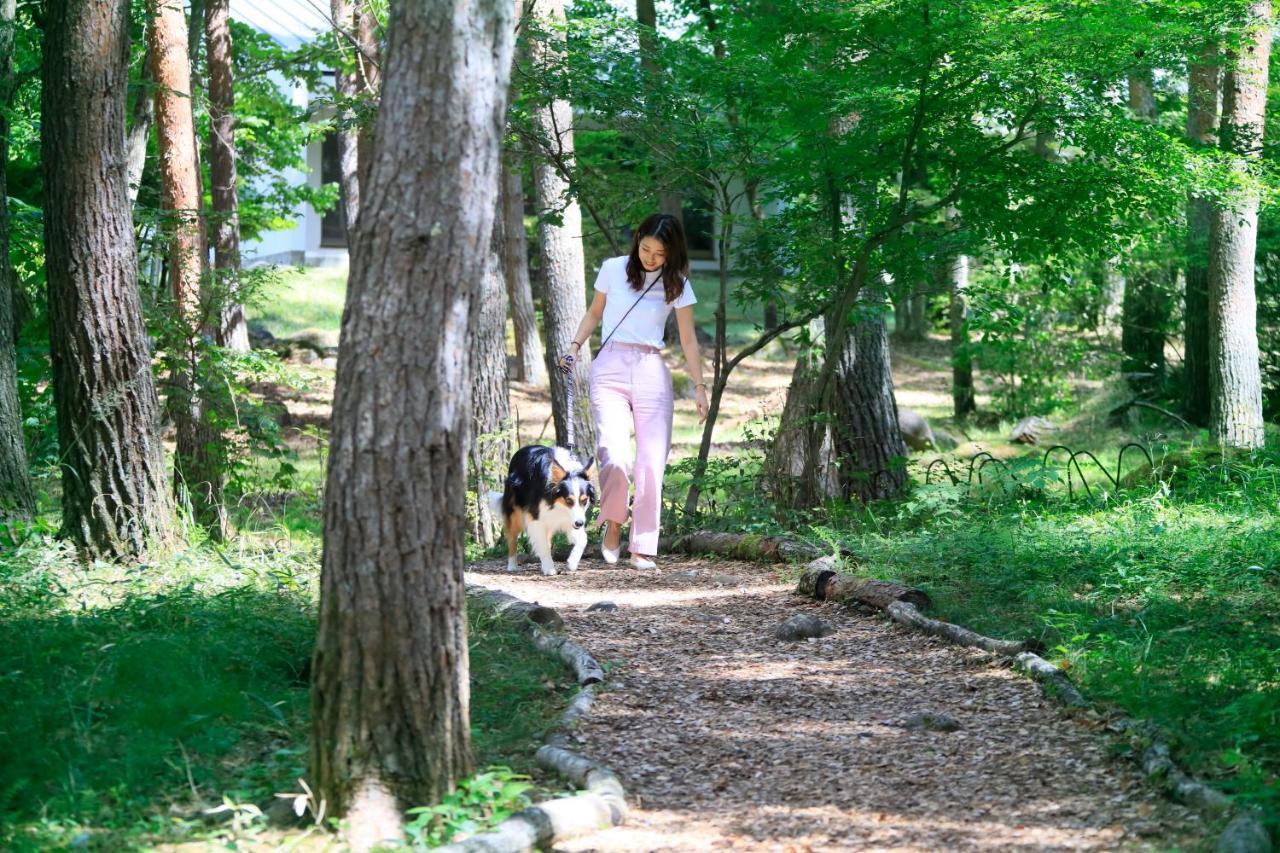 Yutorelo Tateshina With Dogs Chino